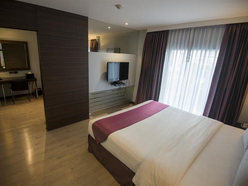 Sukhumvit Suites Hotel Bangkok Exterior foto