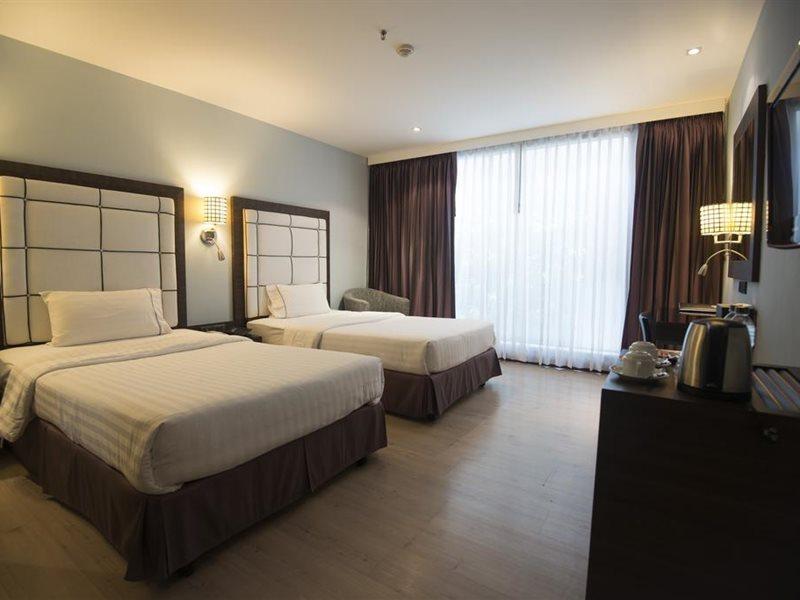 Sukhumvit Suites Hotel Bangkok Exterior foto